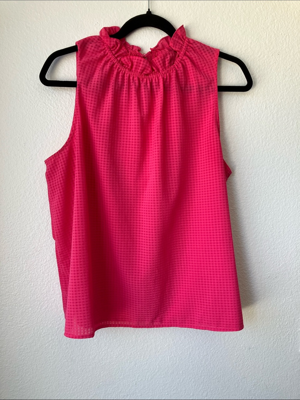 Who What Wear Ruffled High-Neck Sleeveless Camisole - Hot Pink